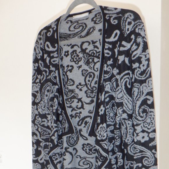 Buttonless Sweater - Valerie Stevens - Picture 2 of 9